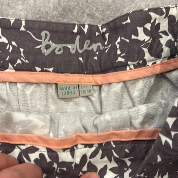 Boden Floral Grey and White Women's Skirt Size 4 - Picture 2 of 3